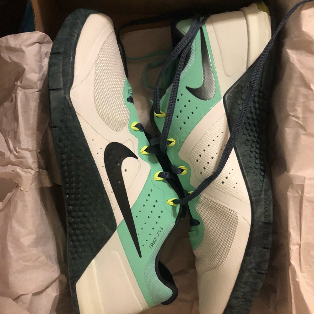 Size 9 Women’s Nike Metcon 2; brand new!